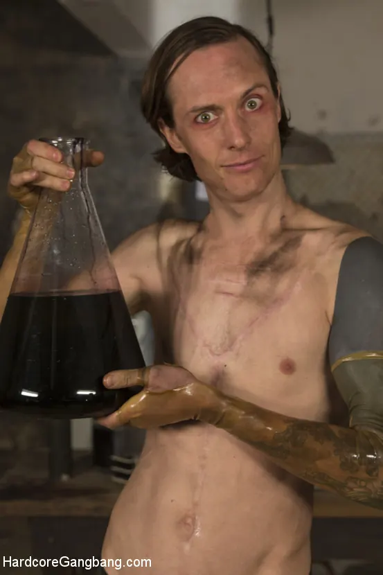 Daisy Ducati に '獣の目覚め:デイジードゥカティはデーモンクリームパイでいっぱい!' from 'Kink' (写真 3) Kink '獣の目覚め:デイジードゥカティはデーモンクリームパイでいっぱい!' 主演 Daisy Ducati (写真 3)