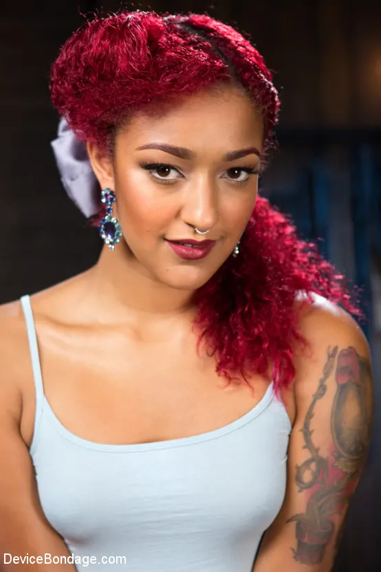 Kink '¡¡¡Puta indefensa atormentada y orgasmos masivos con chorros!!!' protagonizando Daisy Ducati (foto 2)