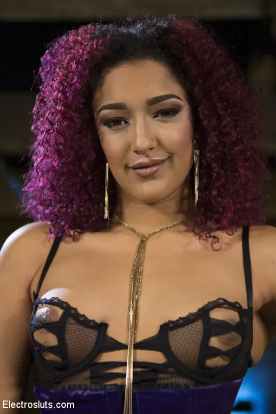 Kink 'ベラ・ロッシ、熱いフェムメデュカティに挑戦' 主演 Daisy Ducati (写真 22)