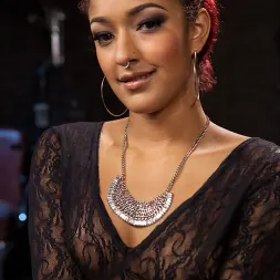 Daisy Ducati に 'Kink' テーブルを回転させる (サムネイル 2)