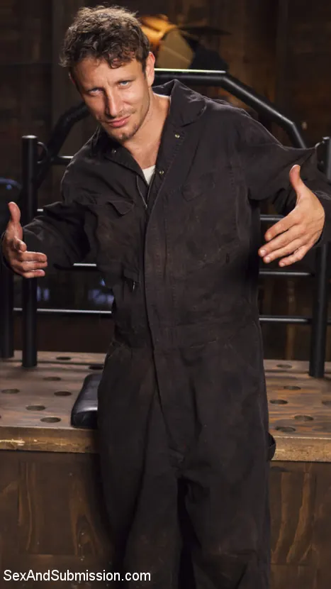 Dallas Black に 'ダラス・ブラックのカスタマー・サービス・エクスペリエンスはめちゃくちゃ!' from 'Kink' (写真 25) Kink 'ダラス・ブラックのカスタマー・サービス・エクスペリエンスはめちゃくちゃ!' 主演 Dallas Black (写真 25)