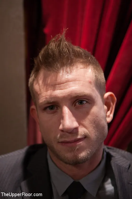 Dallas Blaze en 'Joven zorra follada y expulsada, y su consorte tetona toma el mando' from 'Kink' (foto 20) Kink 'Joven zorra follada y expulsada, y su consorte tetona toma el mando' protagonizando Dallas Blaze (foto 20)