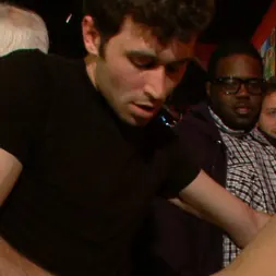 Dana DeArmond en 'Kink' La humillación de Dana DeArmond (Miniatura 1)