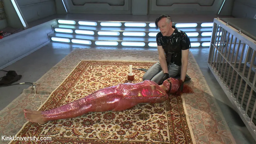 Kink 'ミイラ化ボンデージプレイ' 主演 Daisy Ducati (写真 17)