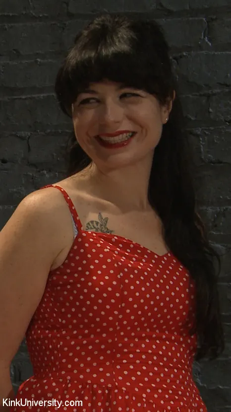 Siouxsie Q に 'スキンステリング:あなたのマークを作るクリエイティブな方法' from 'Kink' (写真 3) Kink 'スキンステリング:あなたのマークを作るクリエイティブな方法' 主演 Siouxsie Q (写真 3)