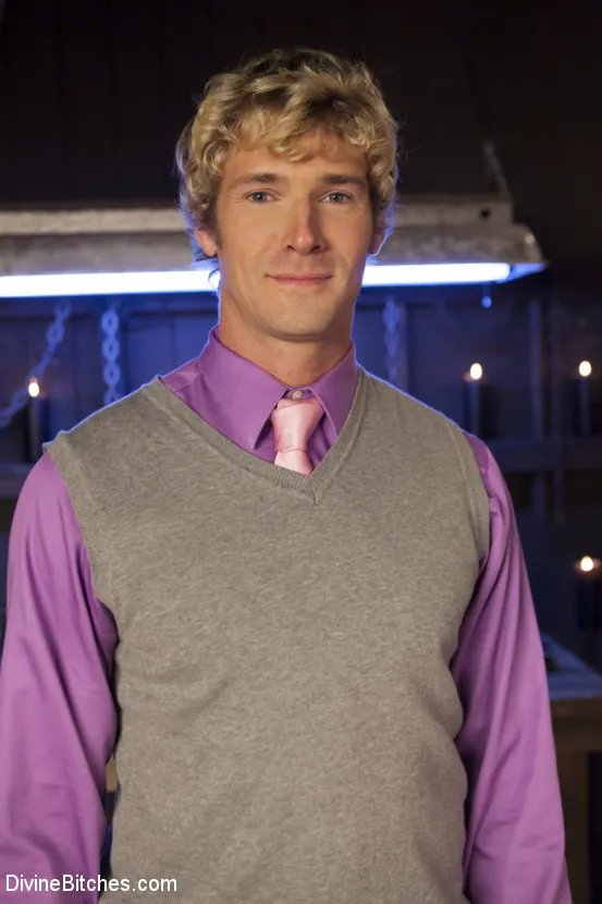 Kink 'La sádica Barbie rompe el muñeco Ken' protagonizando Mona Wales (foto 1)