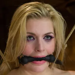 Danielle Delaunay に ラフなボンデージでオルガスムに作られた2人の豪華なブロンドのロバット・スラット (写真 12) Danielle Delaunay に 'Kink' ラフなボンデージでオルガスムに作られた2人の豪華なブロンドのロバット・スラット (サムネイル 12)