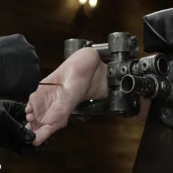 Danni Rivers に メガ痛み痴女ダニー川はボンデージで残忍な苦痛に服従 (写真 12) Danni Rivers に 'Kink' メガ痛み痴女ダニー川はボンデージで残忍な苦痛に服従 (サムネイル 12)