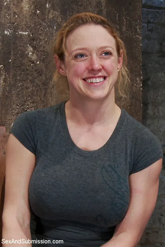 Kink 'ブロークンヒロインズ：スーパーヒーローパロディー、ハイプロダクションBDSM、セックスフィーチャー！' 主演 Darling (写真 1)