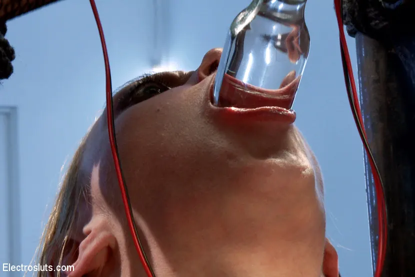 Kink 'Gets Electrofucked!' starring Darling (Photo 9)