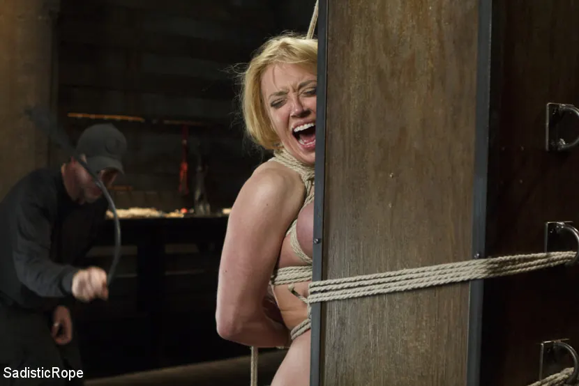 Kink 'Devastating Darling' starring Darling (Photo 4)