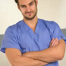 Darling に 'Kink' 医者、医者！ダーリンは病気に悩まされ、気密に詰め込まれる！ (サムネイル 1)