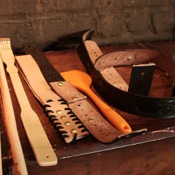 Darling Deicide に Pervertables:日常をキンキートイに変身させる (写真 2) Darling Deicide に 'Kink' Pervertables:日常をキンキートイに変身させる (サムネイル 2)