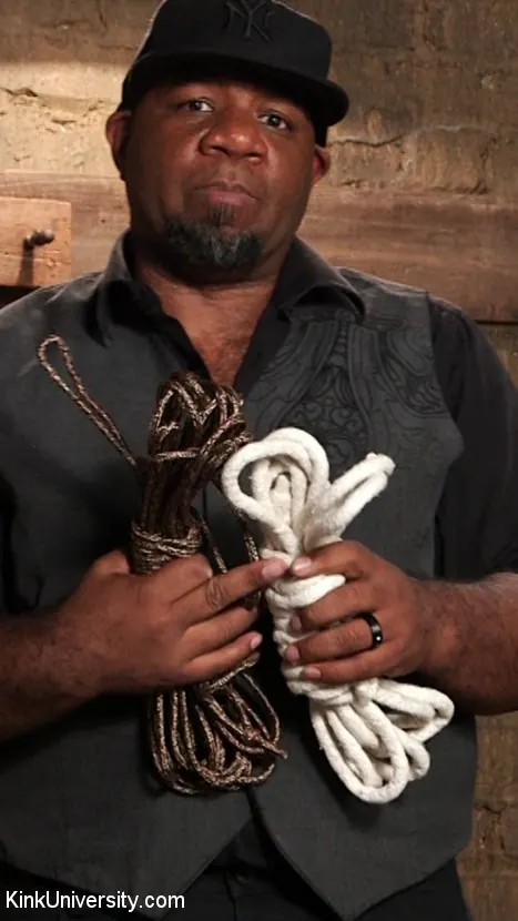 Kink 'Pervertibles: Convirtiendo objetos cotidianos en juguetes pervertidos' protagonizando Darling Deicide (foto 3)