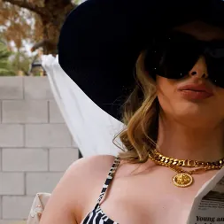 Davin Strong に 'Kink' グラマーガールアイボリーの騒乱は強い男の女性化を強制 (サムネイル 1)