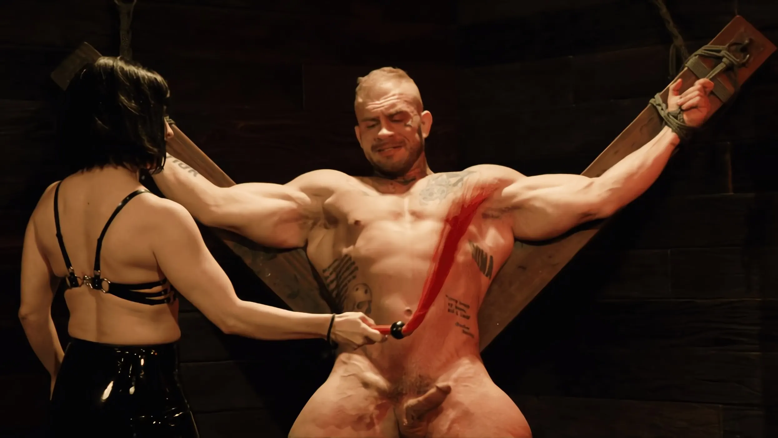 Davin Strong に 'プリンセスサラの新しいペット:サラディアボラとダビンストロング' from 'Kink' (写真 7) Kink 'プリンセスサラの新しいペット:サラディアボラとダビンストロング' 主演 Davin Strong (写真 7)