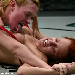 Dee Williams in 'Kink' The Grappler(0-0) The Green Machine(0-0) (Thumbnail 5)