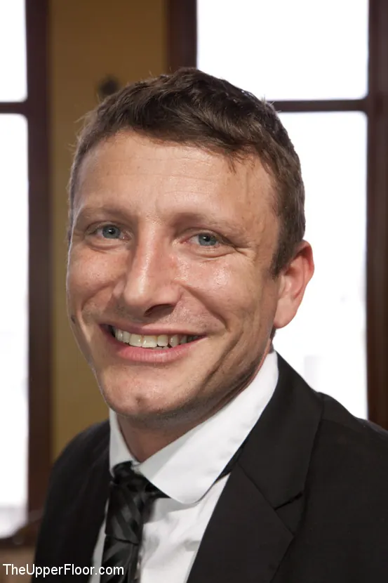 Delilah Davis en 'Un día de servicio de gallos en el piso superior' from 'Kink' (foto 14) Kink 'Un día de servicio de gallos en el piso superior' protagonizando Delilah Davis (foto 14)