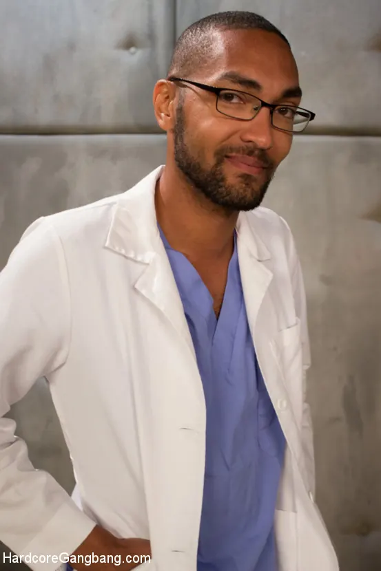 Kink 'うんざりした' 主演 Delirious Hunter (写真 1)