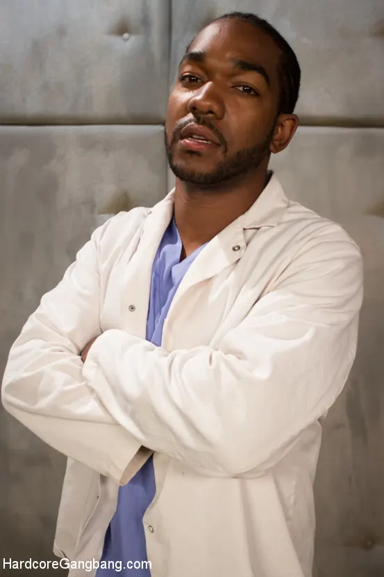 Kink 'Deliriously Gangbanged' starring Delirious Hunter (Photo 3)