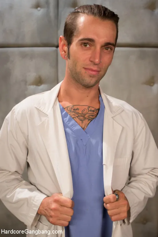 Kink 'Deliriously Gangbanged' starring Delirious Hunter (Photo 5)