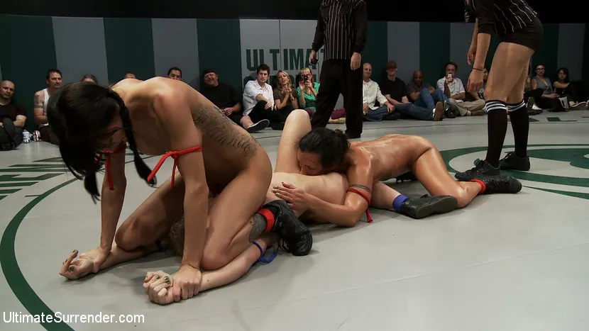 Kink 'Orgía de gang bang de 6 chicas del infierno: ¡Las perdedoras son folladas, fistadas, obligadas a correrse y a chorrear!' protagonizando Dia Zerva (foto 8)