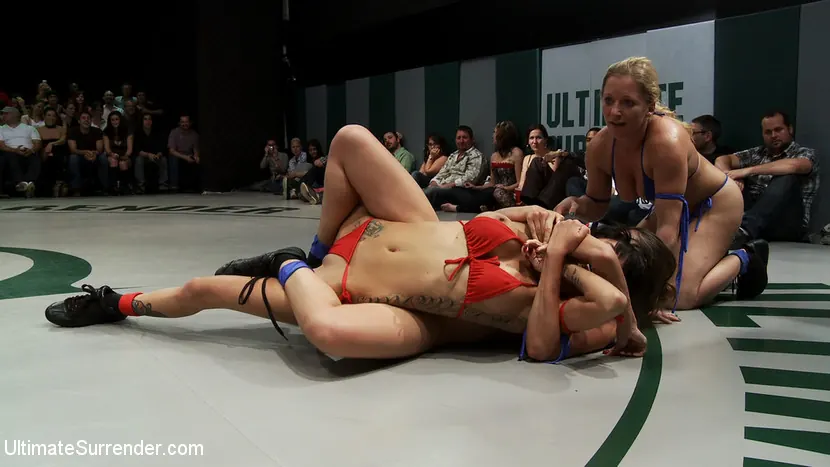 Kink 'Orgía de gang bang de 6 chicas del infierno: ¡Las perdedoras son folladas, fistadas, obligadas a correrse y a chorrear!' protagonizando Dia Zerva (foto 15)