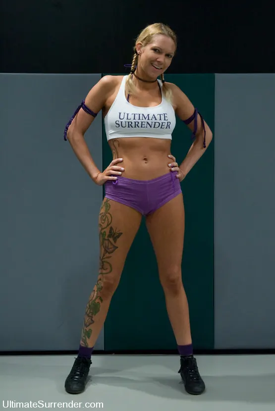 Kink 'ディアアイアンメイデンゼルヴァとレインポイズンデグレイ' 主演 Dia Zerva (写真 9)