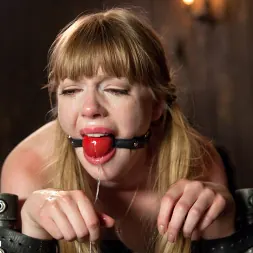 Dolly Leigh に 'Kink' 公正な皮をむいた最初のタイマーは極度の支配のために始まります!! (サムネイル 7)