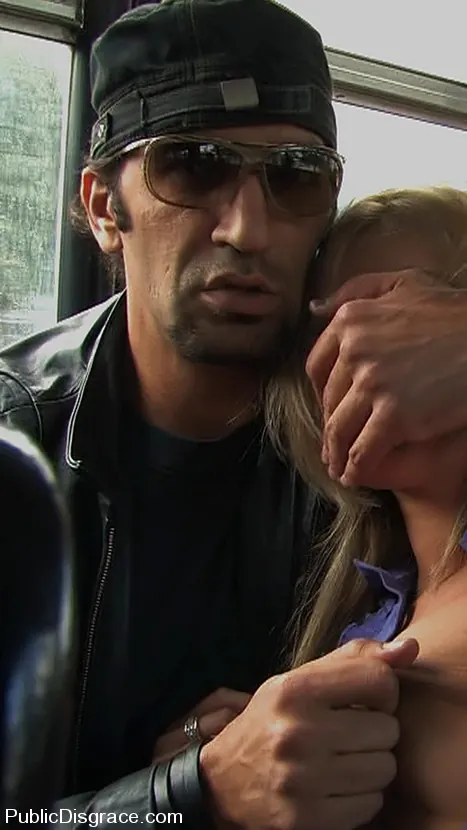 Donna Bell en 'Hermosa perra rubia' from 'Kink' (foto 7) Kink 'Hermosa perra rubia' protagonizando Donna Bell (foto 7)