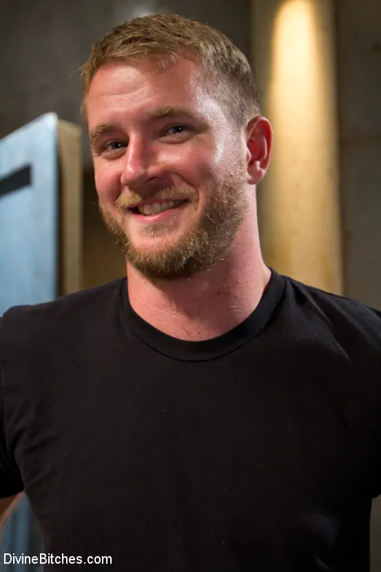 Kink 'Breaking Bad: Episode 3' starring Drake Temple (Photo 1)