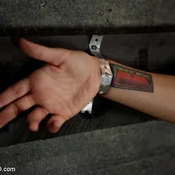 Dylan Ryan en Day 3 Facing Fears with Extreme Binds and Pussy Stretching (foto 5) Dylan Ryan en 'Kink' Day 3 Facing Fears with Extreme Binds and Pussy Stretching (Miniatura 5)