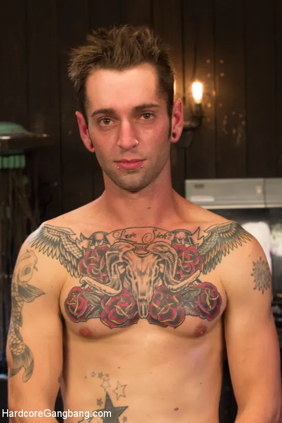 Dylan Ryan en 'La fantasía de gangbang más depravada de Dylan Ryan' from 'Kink' (foto 2) Kink 'La fantasía de gangbang más depravada de Dylan Ryan' protagonizando Dylan Ryan (foto 2)