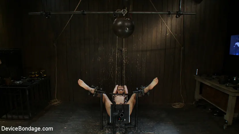 Dylan Ryan en '¿Cuánto te gustan las cremalleras?' from 'Kink' (foto 7) Kink '¿Cuánto te gustan las cremalleras?' protagonizando Dylan Ryan (foto 7)