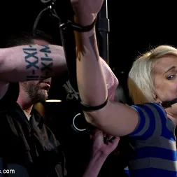 Dylan Ryan en Una zorra rubia alta sufre tortura de pezones, palizas sádicas y orgasmos extremos con chorros (foto 1) Dylan Ryan en 'Kink' Una zorra rubia alta sufre tortura de pezones, palizas sádicas y orgasmos extremos con chorros (Miniatura 1)