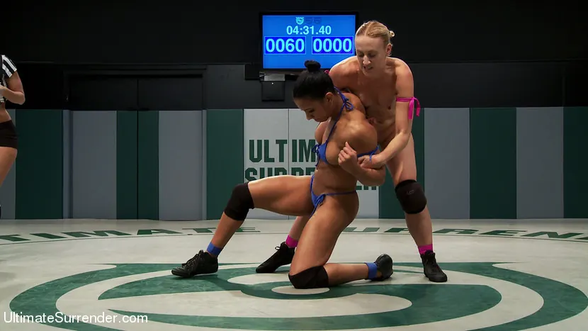 Dylan Ryan en 'Dos amazonas ridículamente sexys libran una guerra sexual en nuestras colchonetas' from 'Kink' (foto 2) Kink 'Dos amazonas ridículamente sexys libran una guerra sexual en nuestras colchonetas' protagonizando Dylan Ryan (foto 2)