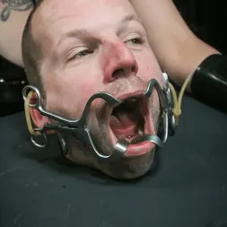 Eden Alexander en 'Kink' Caja de perras (Miniatura 5)