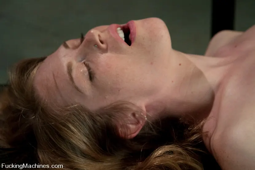 Kink 'VIERNES DE CHICAS AMATEUR Eden' protagonizando Eden Fairsea (foto 5)