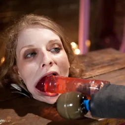 Ela Darling en Puta de la calle Haight (foto 3) Ela Darling en 'Kink' Puta de la calle Haight (Miniatura 3)