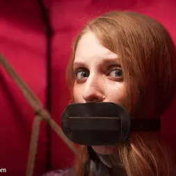 Ela Darling en Puta de la calle Haight (foto 10) Ela Darling en 'Kink' Puta de la calle Haight (Miniatura 10)