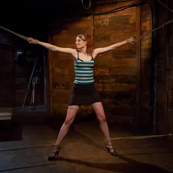 Ela Darling en Más por favor, señor - Ela Darling (foto 1) Ela Darling en 'Kink' Más por favor, señor - Ela Darling (Miniatura 1)