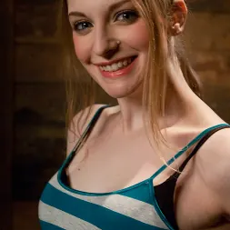 Ela Darling en Más por favor, señor - Ela Darling (foto 2) Ela Darling en 'Kink' Más por favor, señor - Ela Darling (Miniatura 2)