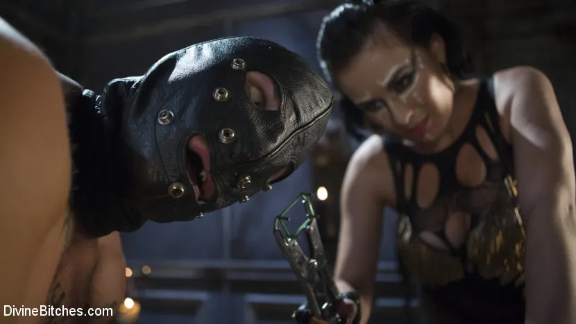 Olive Glass に '膣のDentata:オリーブのガラスは、奴隷の肉に彼女の完璧なおとめを解き放つ' from 'Kink' (写真 1) Kink '膣のDentata:オリーブのガラスは、奴隷の肉に彼女の完璧なおとめを解き放つ' 主演 Olive Glass (写真 1)