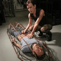 Elise Graves en 'Kink' Una jaula dorada (Miniatura 16)