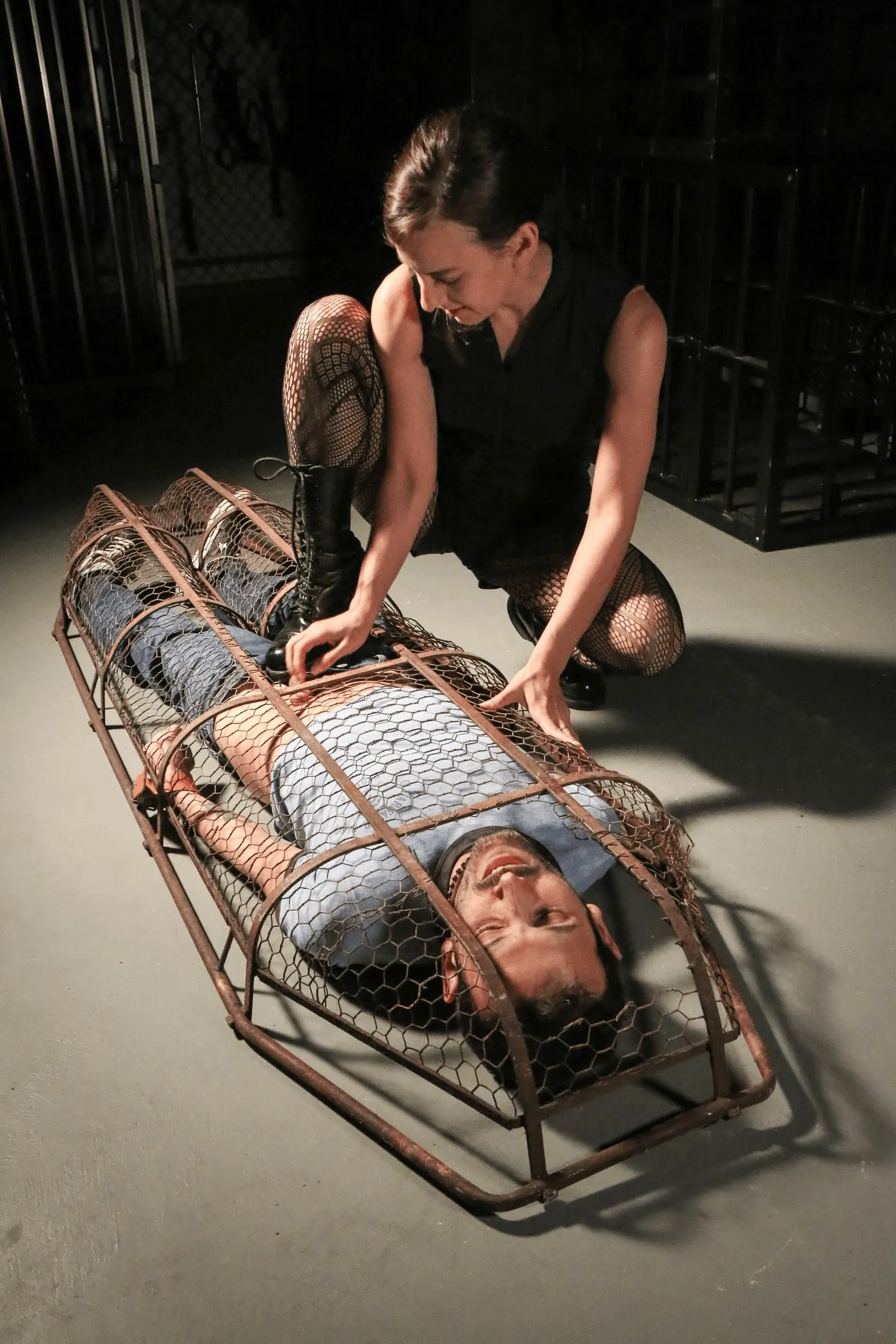 Kink 'Una jaula dorada' protagonizando Elise Graves (foto 18)