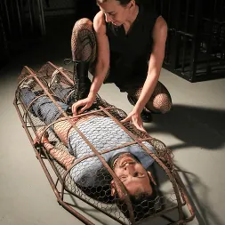 Elise Graves en 'Kink' Una jaula dorada (Miniatura 18)