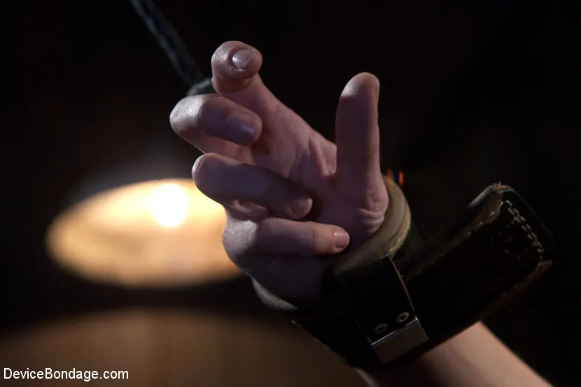 Kink '- Harsh Treatment and Predicaments Noir Style - by The Pope!' protagonizando Elise Graves (foto 1)