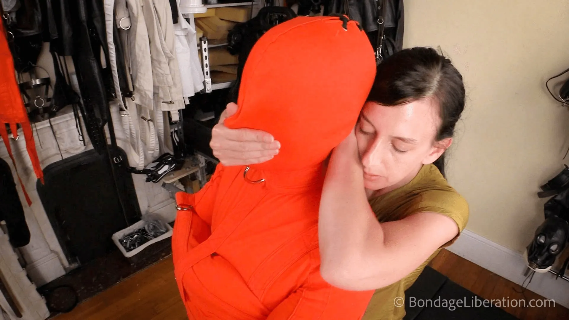 Kink 'Squeeze an Orange' starring Elise Graves (Photo 4)