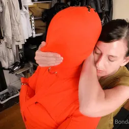 Elise Graves in 'Kink' Squeeze an Orange (Thumbnail 4)