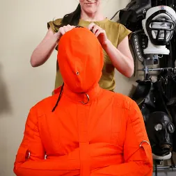 Elise Graves in 'Kink' Squeeze an Orange (Thumbnail 23)